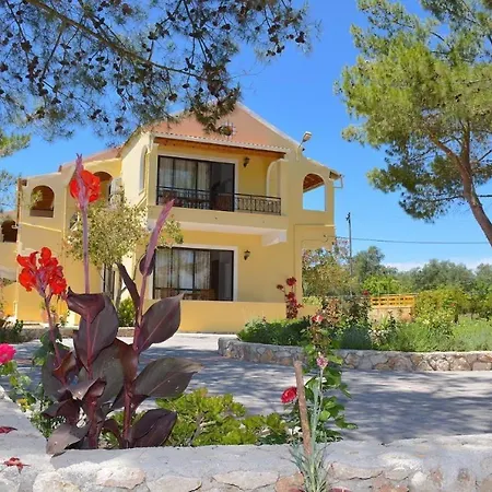 Alexandra 7 アパート