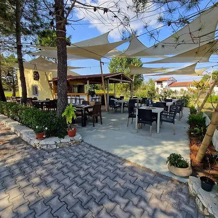 Apartment Alexandra 7 *